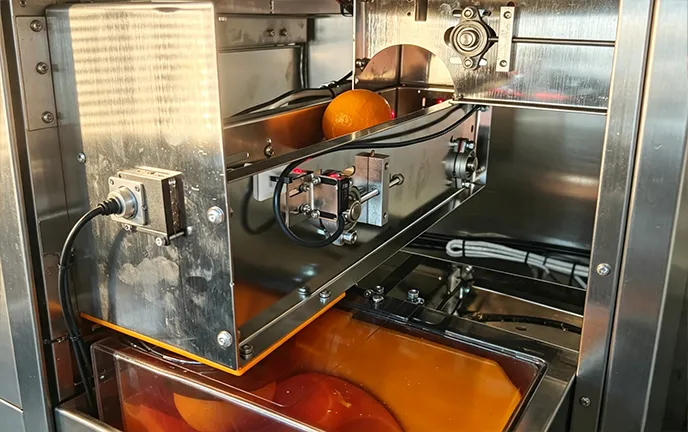 Fresh orange juice made on demand by vending machine