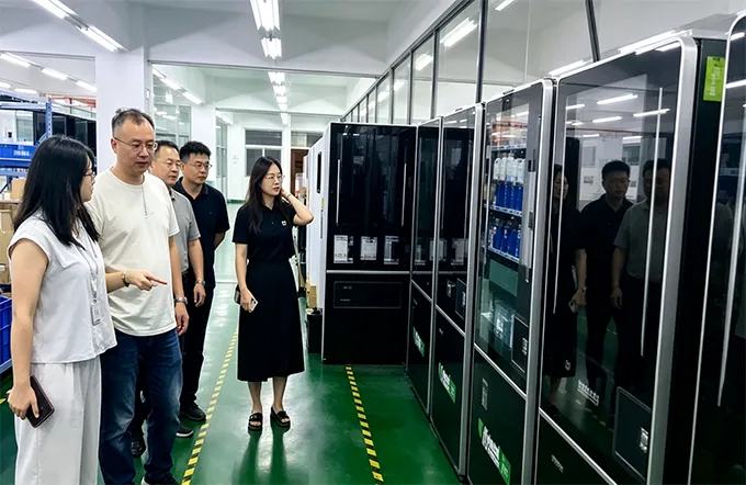 FOODLINE vending machines prepared with secure export packaging