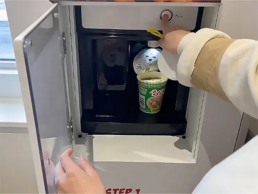 Cup noodle vending machine hot water system detail